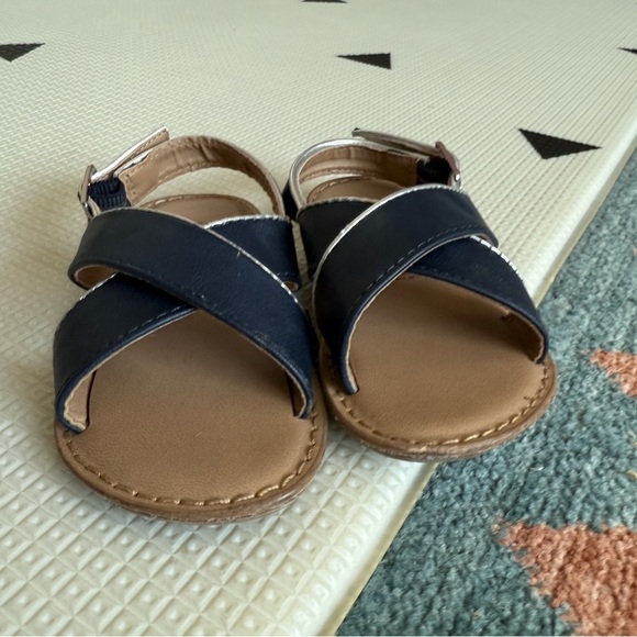 Baby GAP|Baby girl toddler Navy and Tan Kids Summer Sandals with ankle strap•7 - Picture 5 of 6